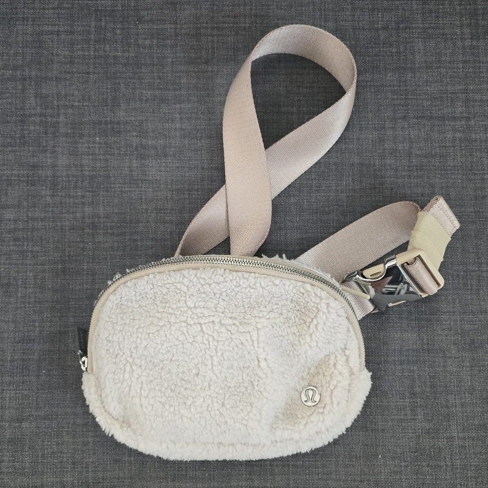 Lululemon Athletica Cream Sherpa 1L Belt Bag
